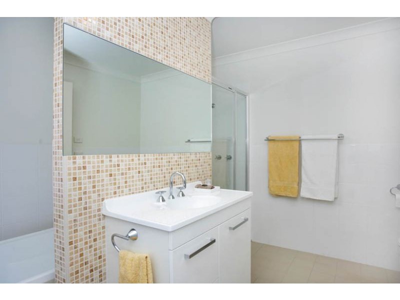 2/44 Goobarabah Avenue, Gorokan NSW 2263