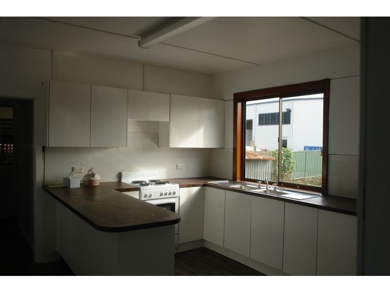 6 Levitt Street, Wyong NSW 2259