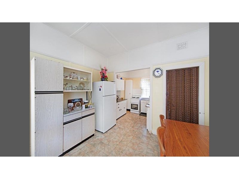 10 Yethonga Avenue, Blue Bay NSW 2261