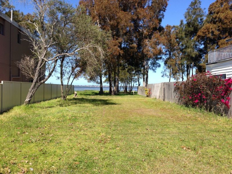 379a Lakedge Ave, Berkeley Vale NSW 2261