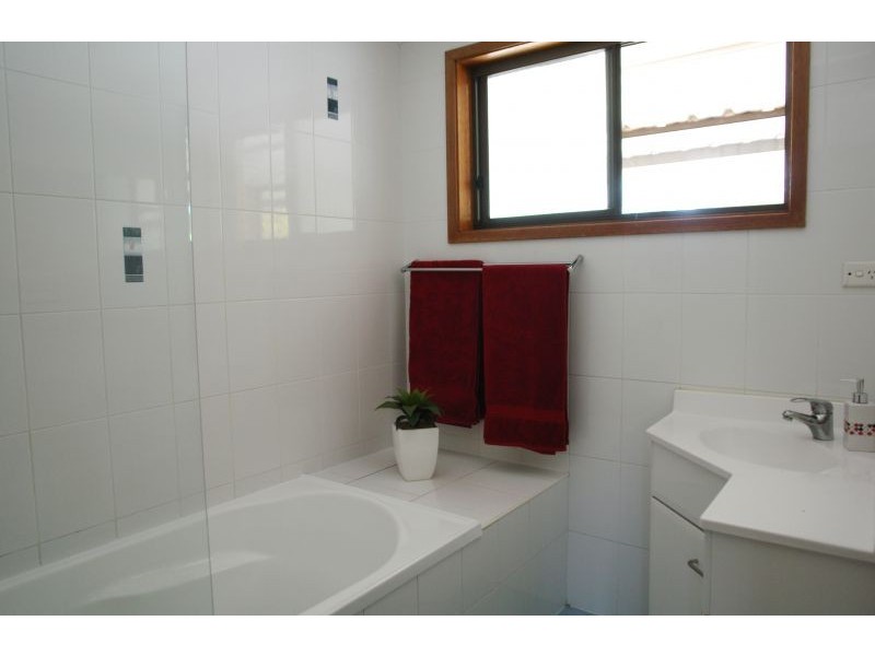 10 Hunter Street, Charmhaven NSW 2263