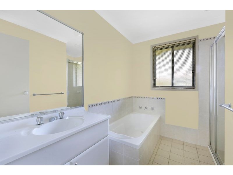 16 Viewfield Cres, Woongarrah NSW 2259