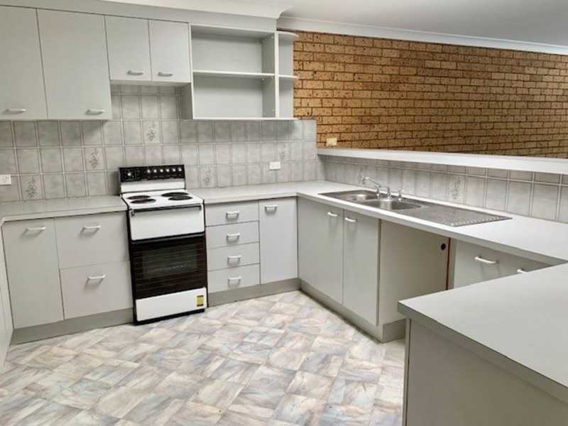7/4 Ocean Street (Upstairs Flat), Budgewoi NSW 2262