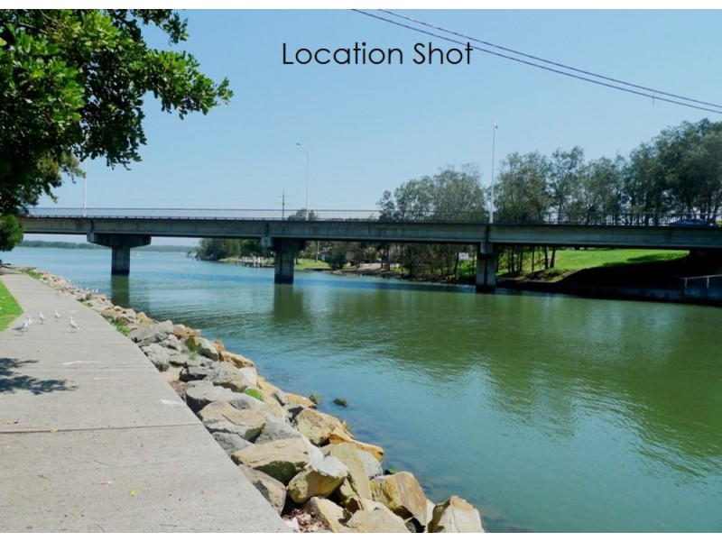 7/4 Ocean Street (Upstairs Flat), Budgewoi NSW 2262