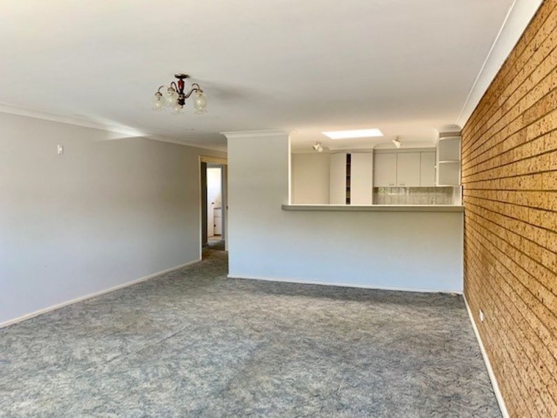 7/4 Ocean Street (Upstairs Flat), Budgewoi NSW 2262