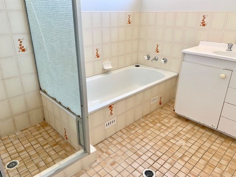 7/4 Ocean Street (Upstairs Flat), Budgewoi NSW 2262