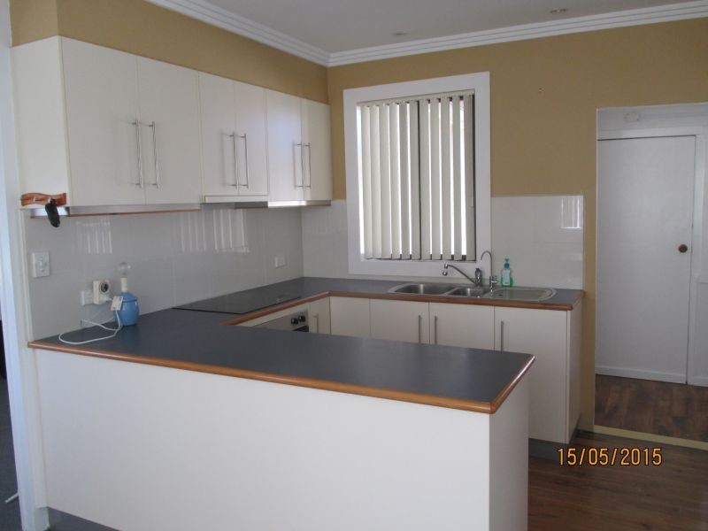 11 Cadonia Road, Tuggerawong NSW 2259