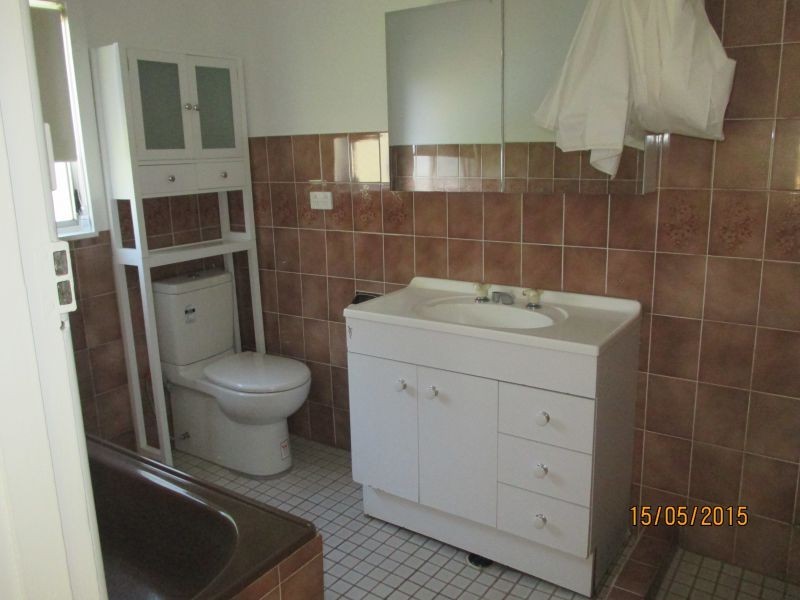 11 Cadonia Road, Tuggerawong NSW 2259