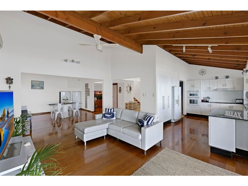 84 Marks Road, Gorokan NSW 2263