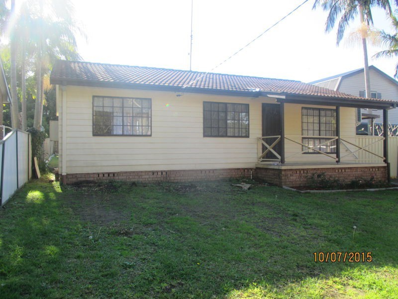 102 Griffiths Street, Mannering Park NSW 2259