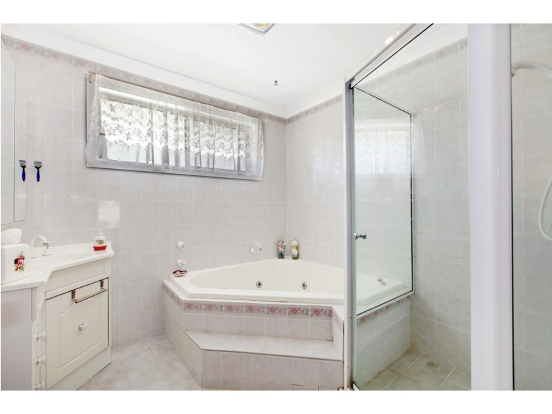 62 Warrina Avenue, Summerland Point NSW 2259