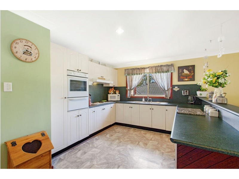 62 Warrina Avenue, Summerland Point NSW 2259