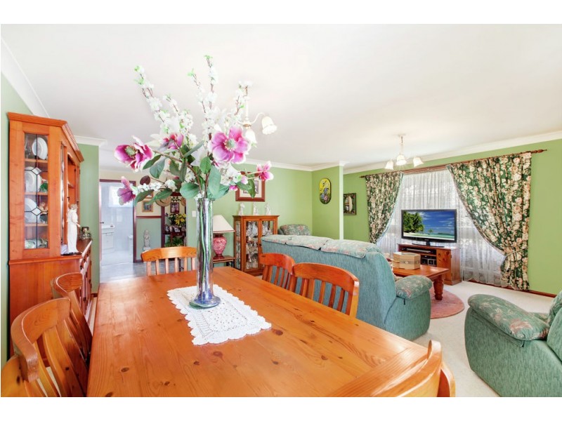 62 Warrina Avenue, Summerland Point NSW 2259