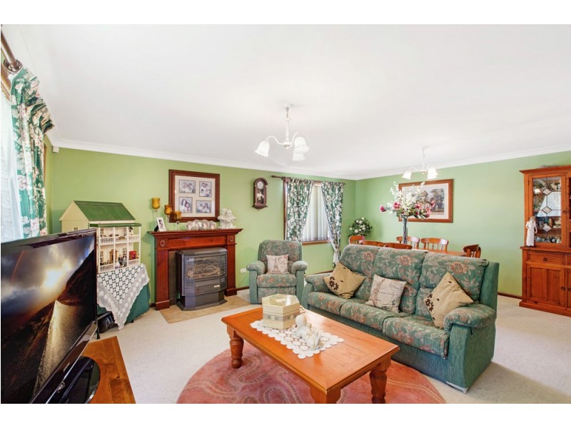 62 Warrina Avenue, Summerland Point NSW 2259
