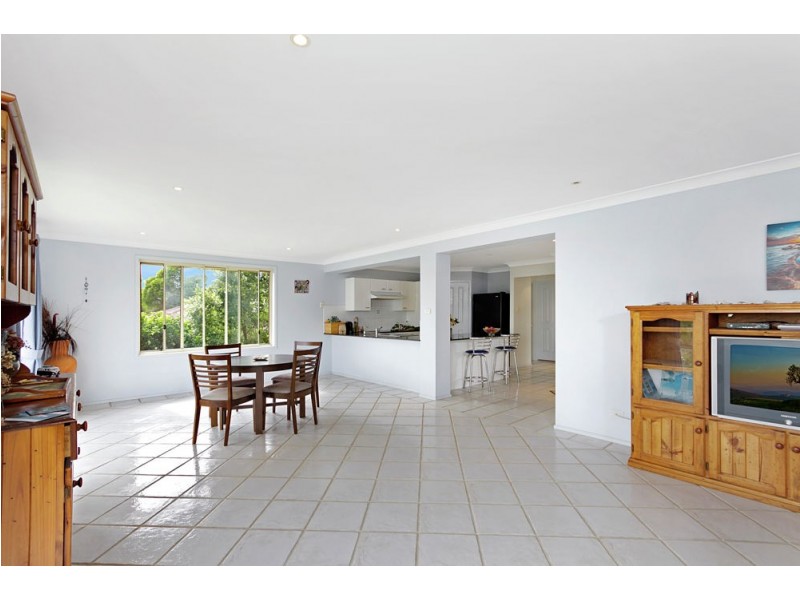 17 Sabrina Avenue, Bateau Bay NSW 2261