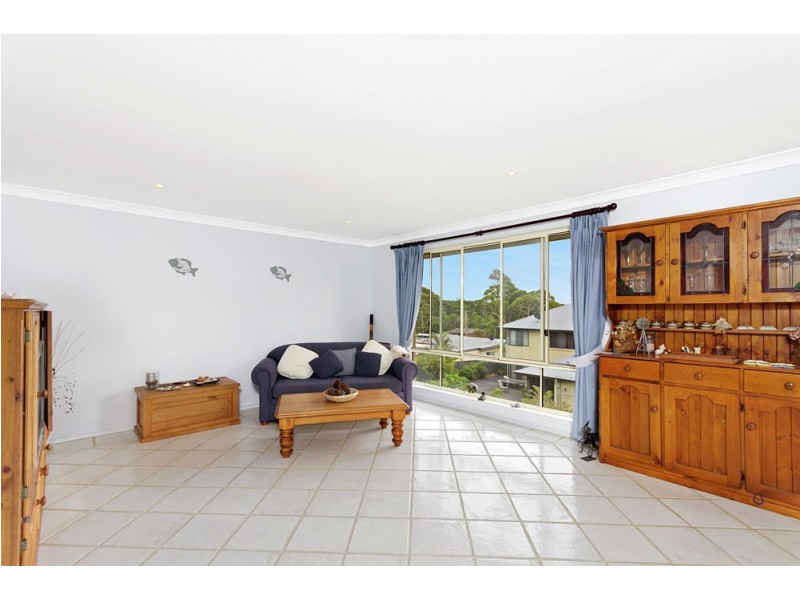 17 Sabrina Avenue, Bateau Bay NSW 2261