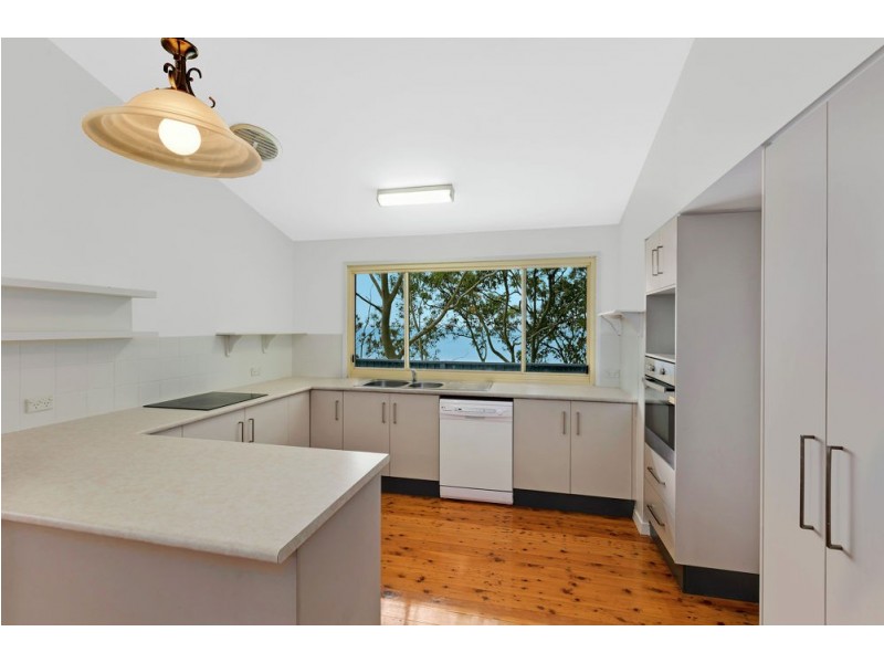 142A Tuggerawong Road (1 Karthina Crescent), Wyongah NSW 2259