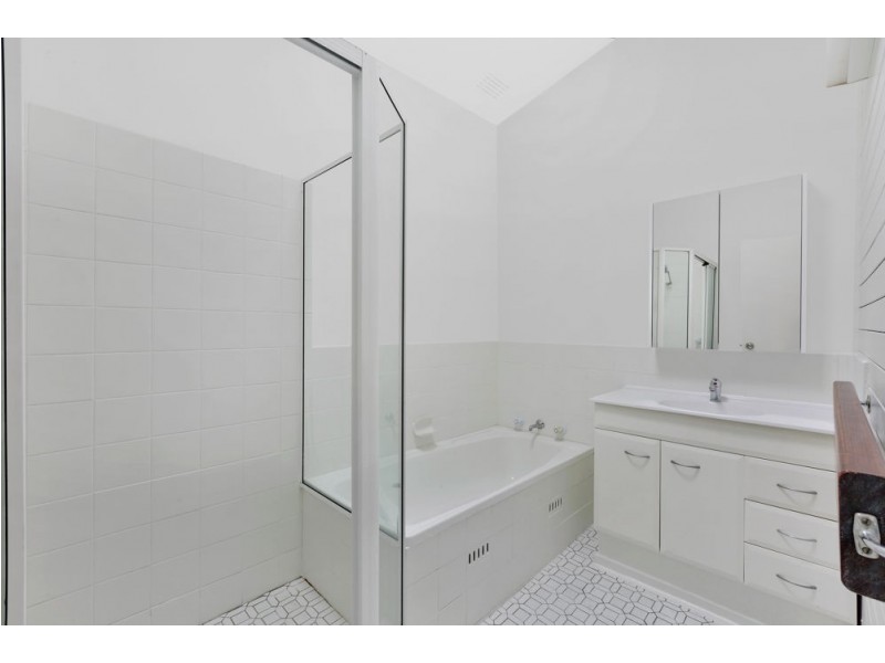 142A Tuggerawong Road (1 Karthina Crescent), Wyongah NSW 2259