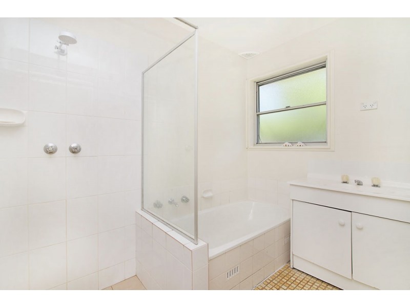 4 Kynan Cl, Lake Haven NSW 2263