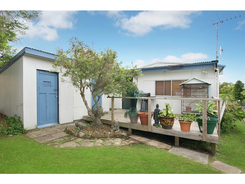 2 Vena Avenue, Gorokan NSW 2263