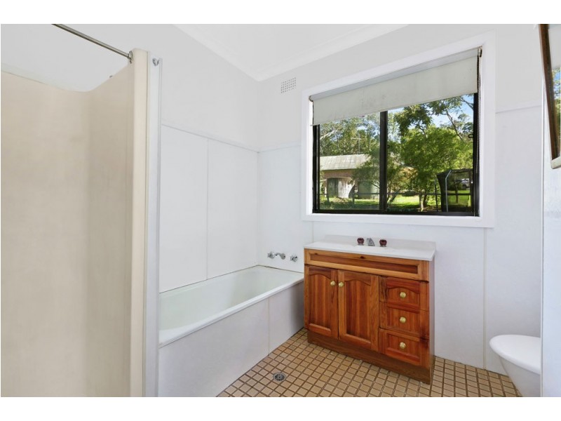 8 Linga Longa Road, Yarramalong NSW 2259