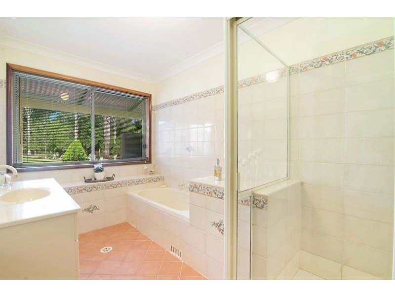 8 Crestwood Road, Jilliby NSW 2259