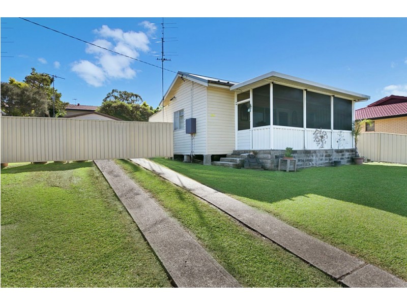 135 Wallarah Road, Gorokan NSW 2263