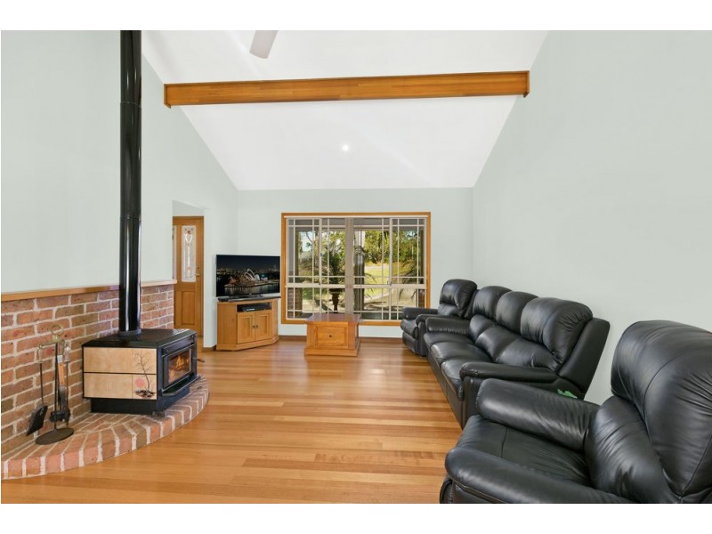 4 Burlington Avenue, Jilliby NSW 2259