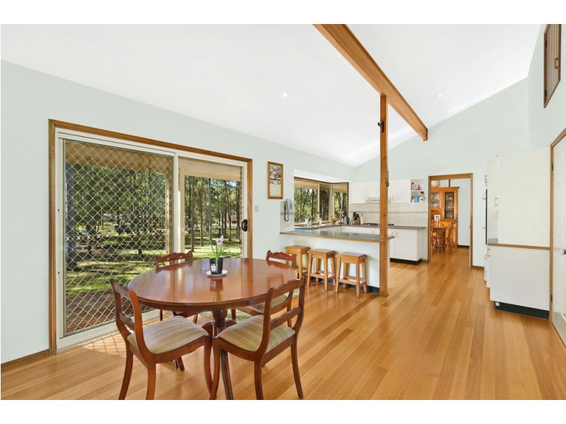 4 Burlington Avenue, Jilliby NSW 2259