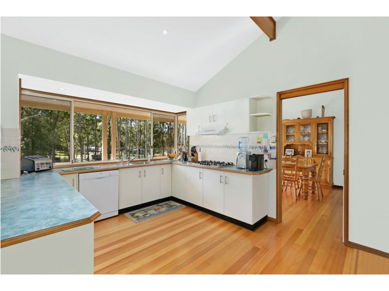 4 Burlington Avenue, Jilliby NSW 2259