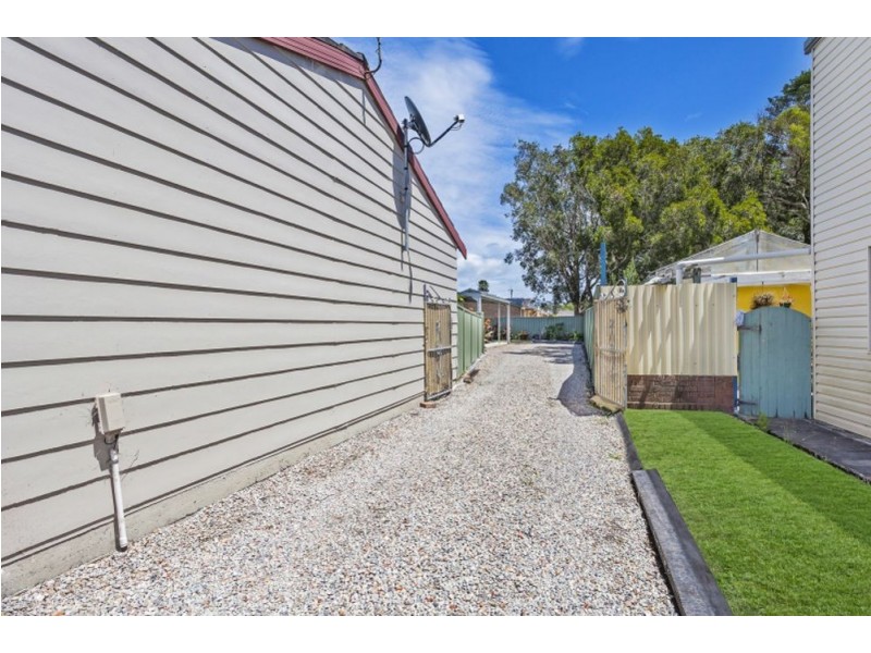 14a Nichols Avenue, Gorokan NSW 2263