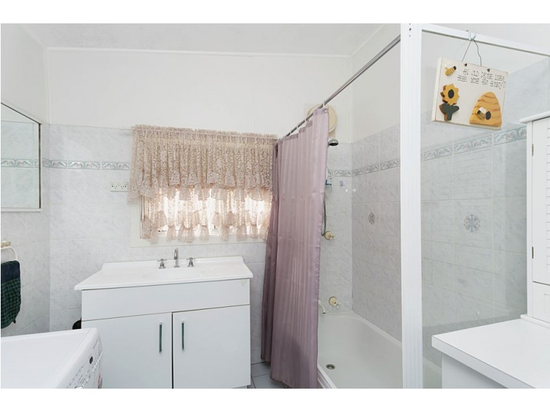 135 Wallarah Road, Gorokan NSW 2263