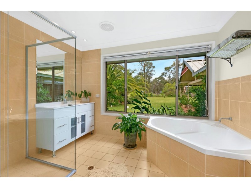 2 Crestwood Road, Jilliby NSW 2259