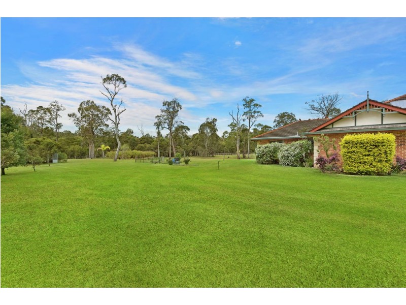 2 Crestwood Road, Jilliby NSW 2259