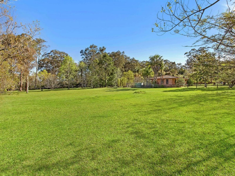 2 Jascaren Close, Jilliby NSW 2259