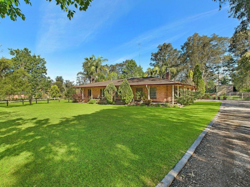 2 Jascaren Close, Jilliby NSW 2259