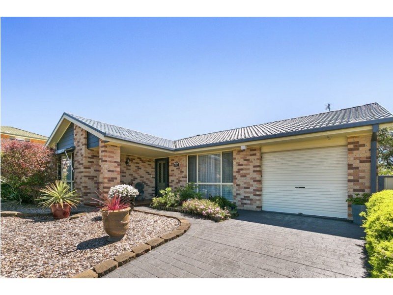 15 Christopher Crescent, Lake Haven NSW 2263