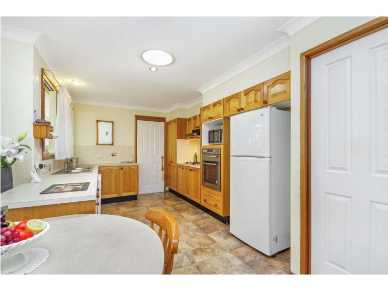 15 Christopher Crescent, Lake Haven NSW 2263