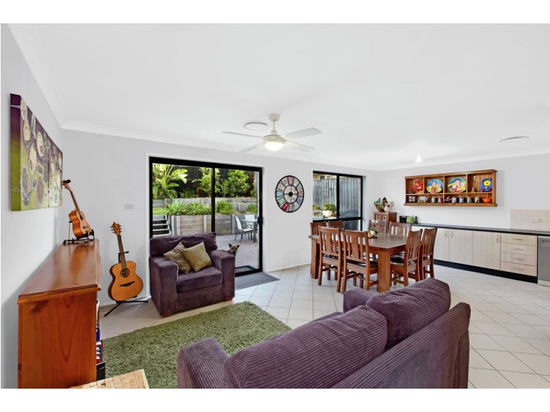 7 Manchurian Way, Wadalba NSW 2259