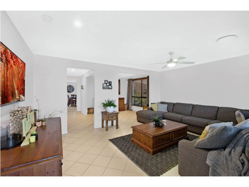 7 Manchurian Way, Wadalba NSW 2259