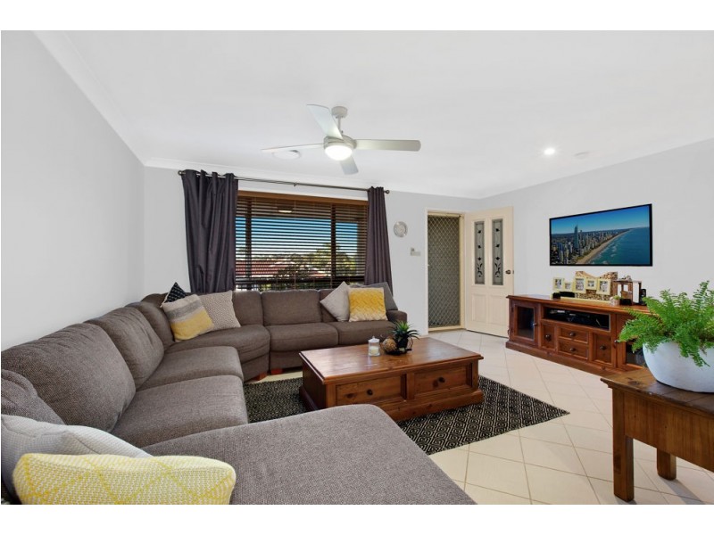 7 Manchurian Way, Wadalba NSW 2259