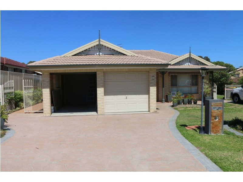 3 Baden Close, Kanwal NSW 2259
