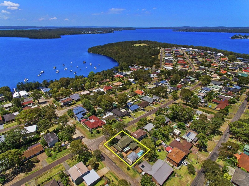 24 Lake Street, Wyee Point NSW 2259