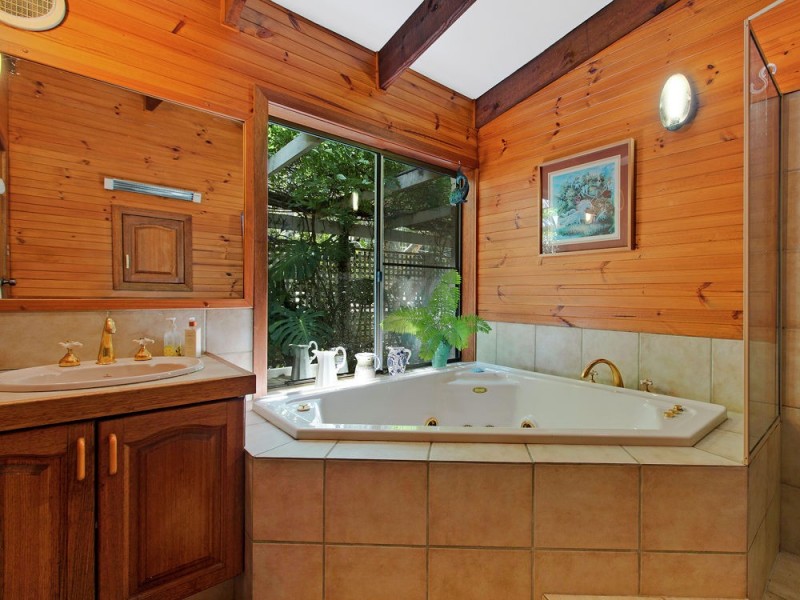 196 Woods Road, Jilliby NSW 2259