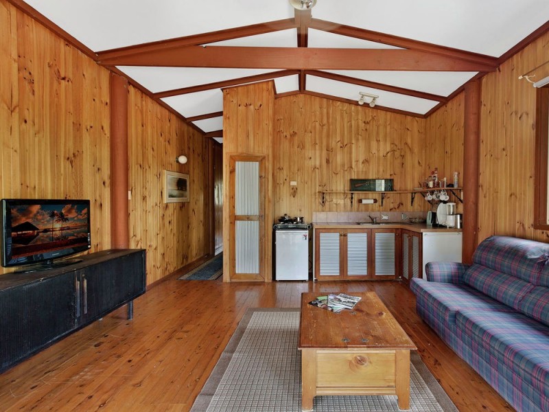 196 Woods Road, Jilliby NSW 2259