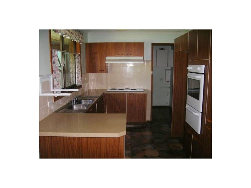 18 Una Avenue, Charmhaven NSW 2263