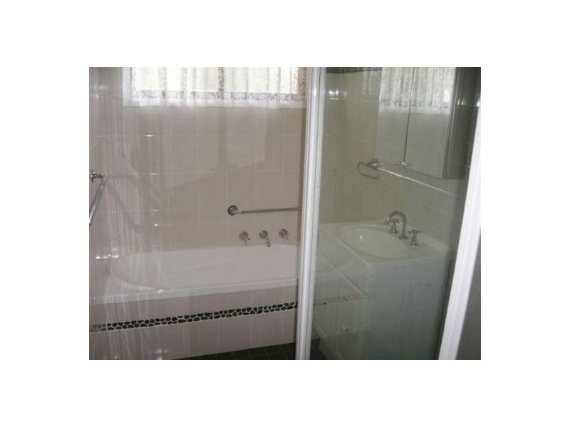 18 Una Avenue, Charmhaven NSW 2263