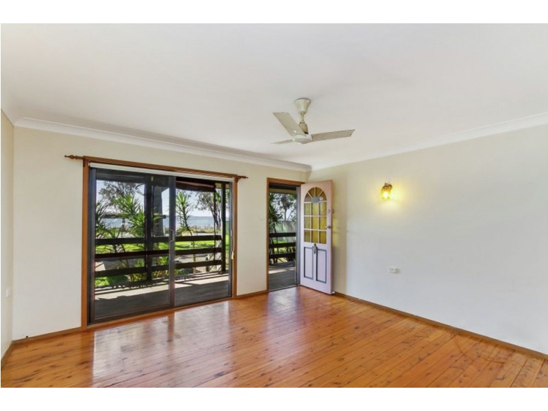 208 Geoffrey Rd, Chittaway Point NSW 2261