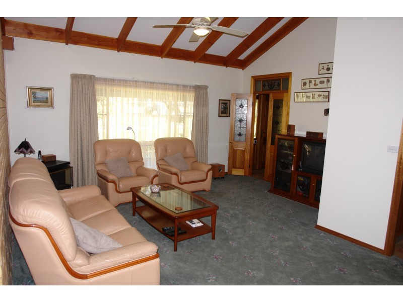 24 Parkridge Drive, Jilliby NSW 2259