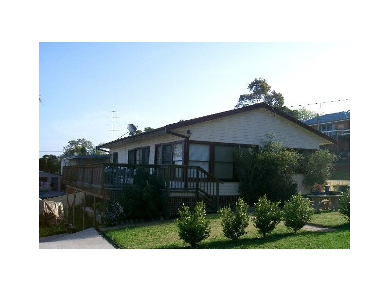 8 Arthur Drive, Wyong NSW 2259